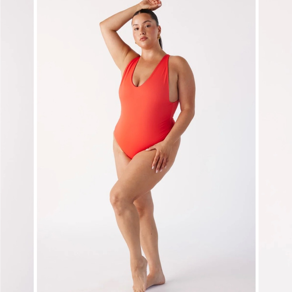 Londre Minimalist Swimsuit in Fiesta Red